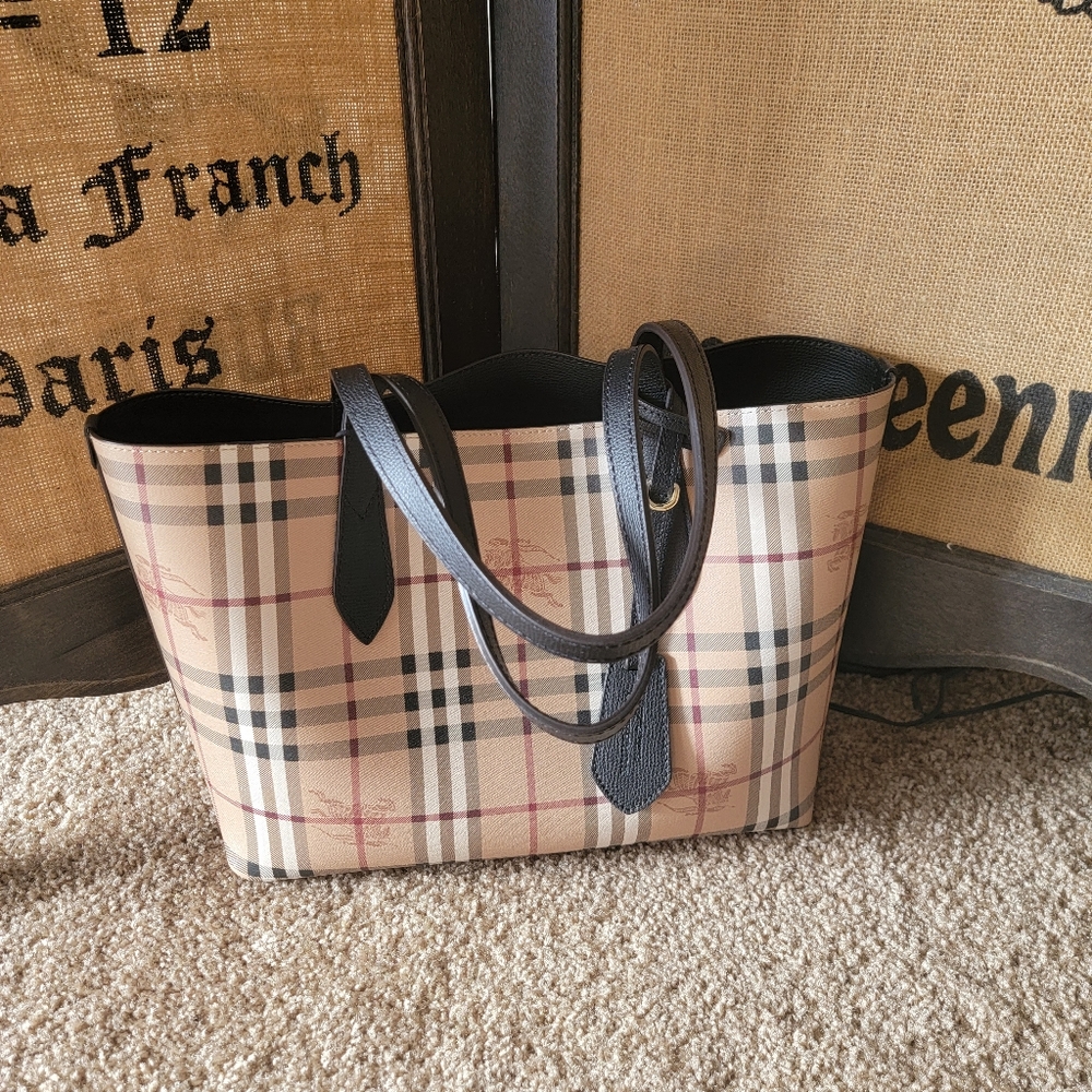 Burberry medium tote